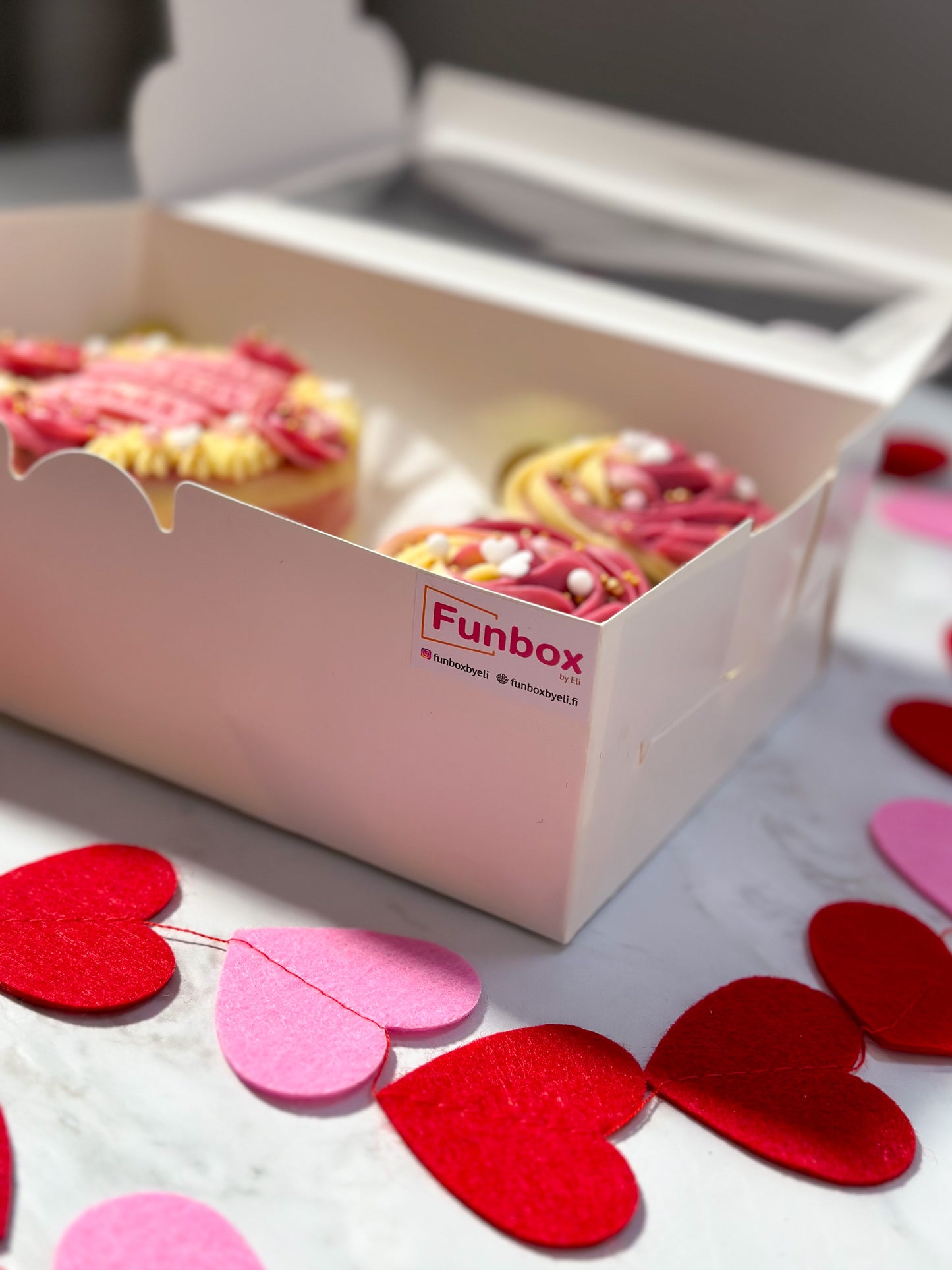 Cupcake Box | Valentines Day - Pink Roses